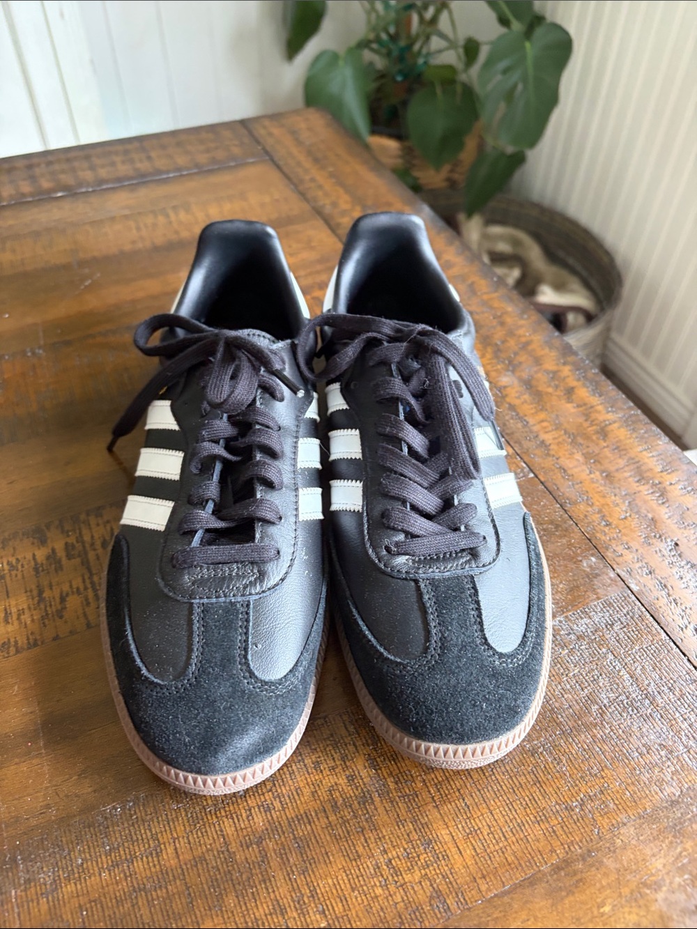 NWOT adidas Men's Black Sneakers with White Stripes samba